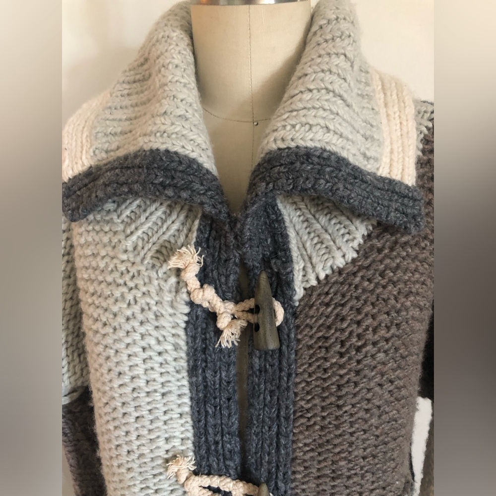Cashmere cardigan with patchwork knit pattern. - Picture 2 of 8